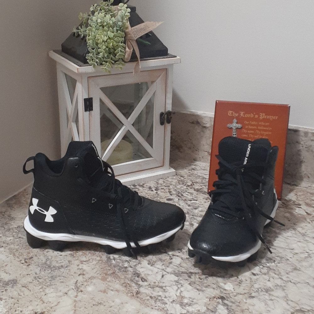 Boys Football cleats Under Armour